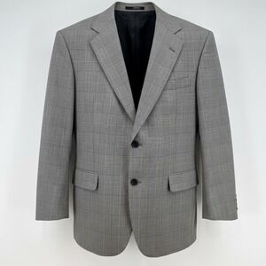 Corbin glen plaid blazer,‎ featuring a classic black and white checkered 44 R